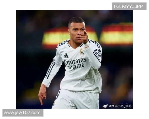 猜对这位足球明星的身份，你能否揭开他的神秘面纱呢