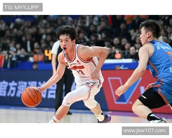 篮球单打明星的崛起与挑战：探索个人技术与团队合作的平衡之道